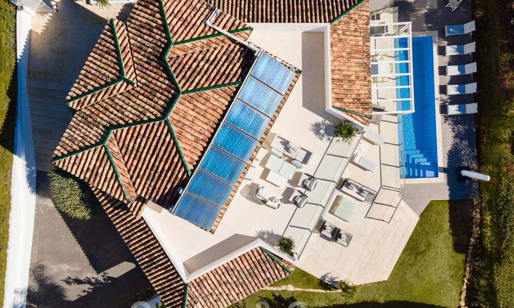 Villa de lujo en venta con arquitectura mediterránea contemporánea situada en el corazón del valle del golf de Nueva Andalucía en Marbella 51208