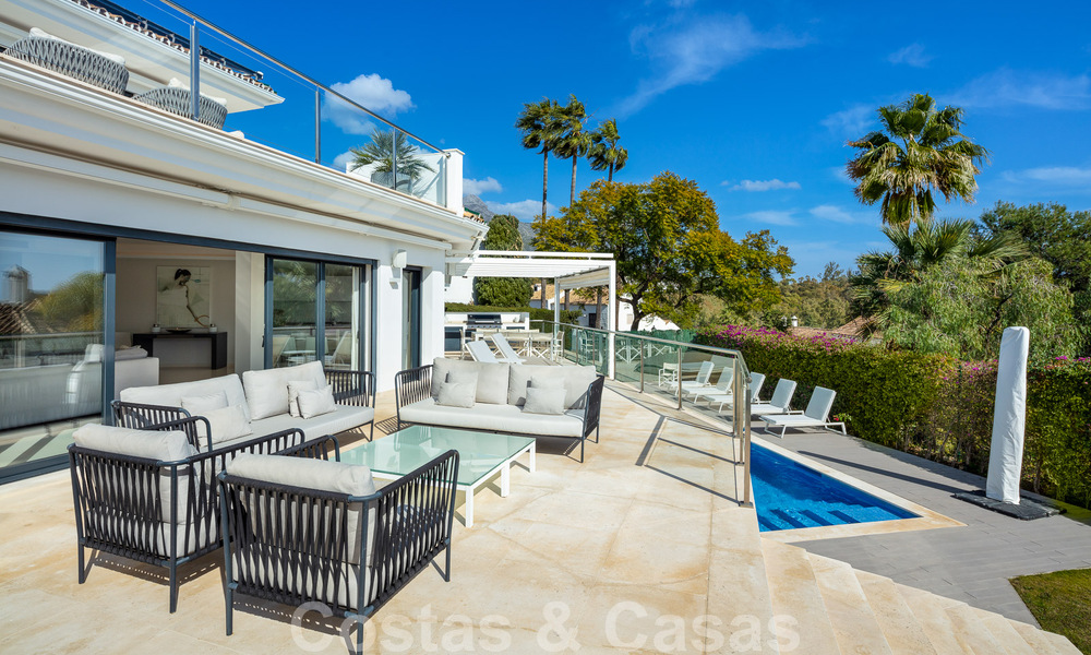 Villa de lujo en venta con arquitectura mediterránea contemporánea situada en el corazón del valle del golf de Nueva Andalucía en Marbella 51227