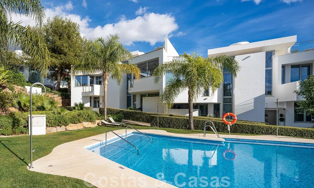 Amplia casa adosada en venta con espectaculares vistas al mar, en Sierra Blanca en la Milla de Oro de Marbella 51113