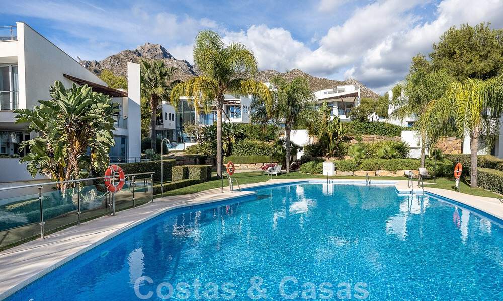 Amplia casa adosada en venta con espectaculares vistas al mar, en Sierra Blanca en la Milla de Oro de Marbella 51115