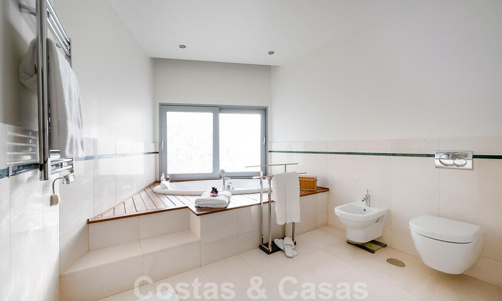 Amplia casa adosada en venta con espectaculares vistas al mar, en Sierra Blanca en la Milla de Oro de Marbella 51144