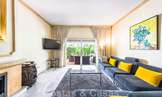 Apartamento de 3 dormitorios en venta en complejo cerrado a pocos metros de la playa en San Pedro, Marbella 51165 