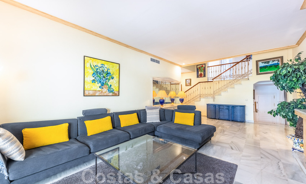 Apartamento de 3 dormitorios en venta en complejo cerrado a pocos metros de la playa en San Pedro, Marbella 51166