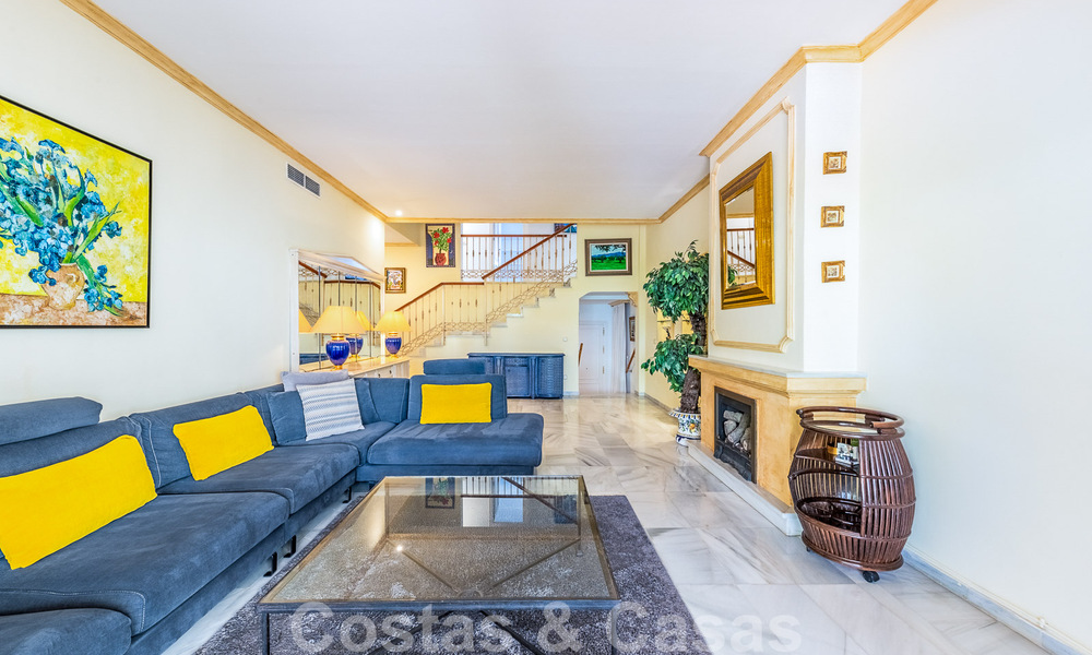 Apartamento de 3 dormitorios en venta en complejo cerrado a pocos metros de la playa en San Pedro, Marbella 51167