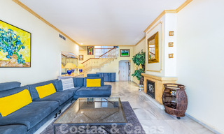 Apartamento de 3 dormitorios en venta en complejo cerrado a pocos metros de la playa en San Pedro, Marbella 51167 