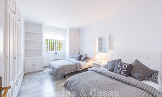Apartamento de 3 dormitorios en venta en complejo cerrado a pocos metros de la playa en San Pedro, Marbella 51176 