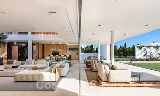 Exclusiva villa de diseño en venta en primera línea de playa con preciosas vistas al mar en la Nueva Milla de Oro entre Marbella y Estepona 51182 