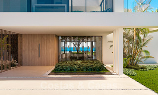 Exclusiva villa de diseño en venta en primera línea de playa con preciosas vistas al mar en la Nueva Milla de Oro entre Marbella y Estepona 51186 