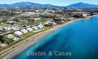 Exclusiva villa de diseño en venta en primera línea de playa con preciosas vistas al mar en la Nueva Milla de Oro entre Marbella y Estepona 51196 