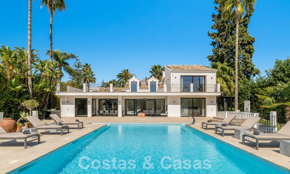 Villa de lujo lista para entrar a vivir en venta junto al campo de golf Las Brisas, en una urbanización cerrada en el valle del golf de Nueva Andalucía, Marbella 51448