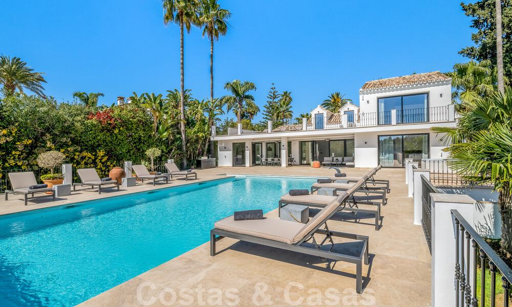 Villa de lujo lista para entrar a vivir en venta junto al campo de golf Las Brisas, en una urbanización cerrada en el valle del golf de Nueva Andalucía, Marbella 51449