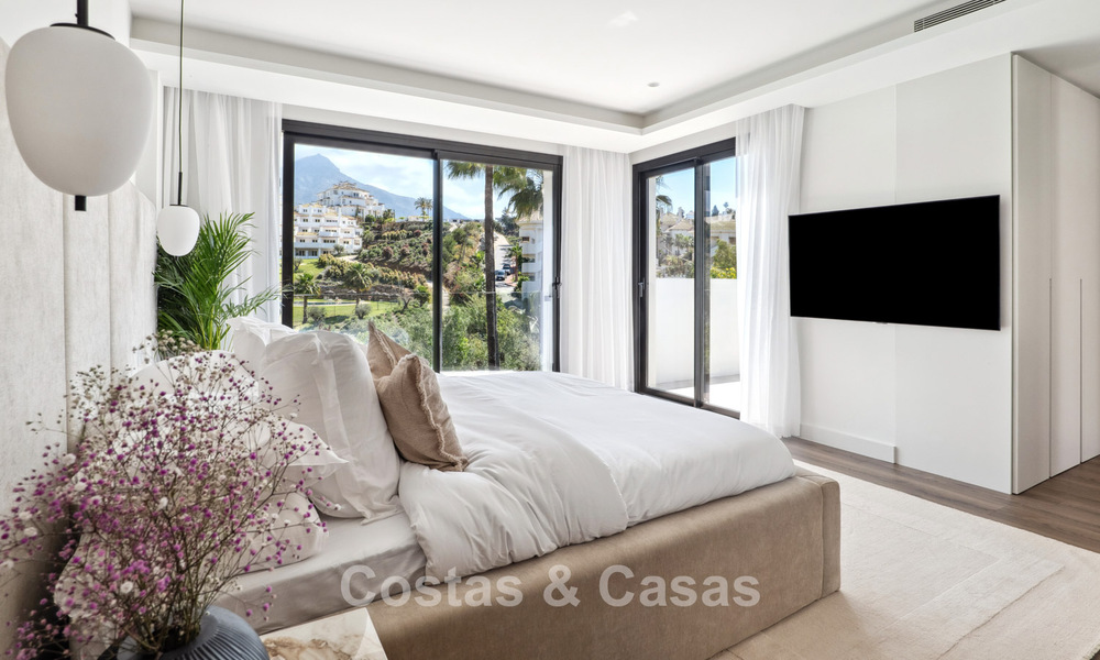 Nueva villa de lujo en venta con un estilo arquitectónico contemporáneo situada en una comunidad segura de Nueva Andalucia, Marbella 782505