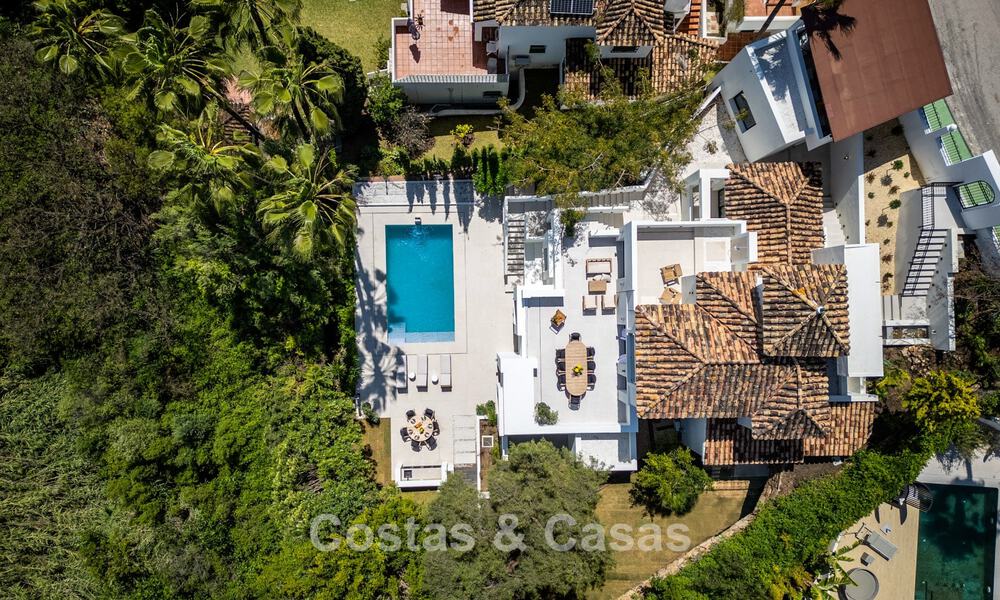 Nueva villa de lujo en venta con un estilo arquitectónico contemporáneo situada en una comunidad segura de Nueva Andalucia, Marbella 782506