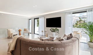 Nueva villa de lujo en venta con un estilo arquitectónico contemporáneo situada en una comunidad segura de Nueva Andalucia, Marbella 782512 
