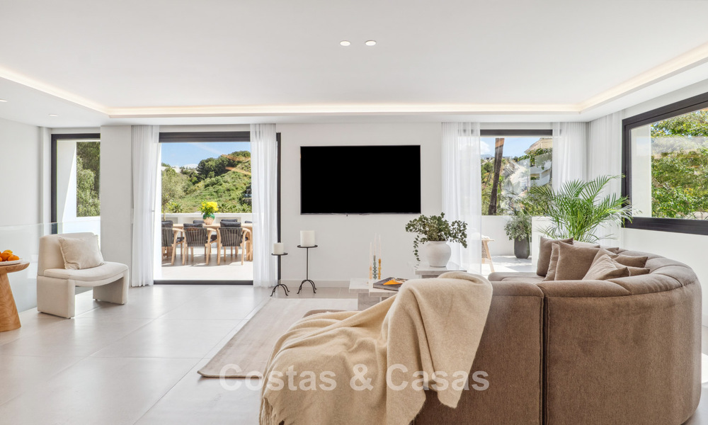 Nueva villa de lujo en venta con un estilo arquitectónico contemporáneo situada en una comunidad segura de Nueva Andalucia, Marbella 782513