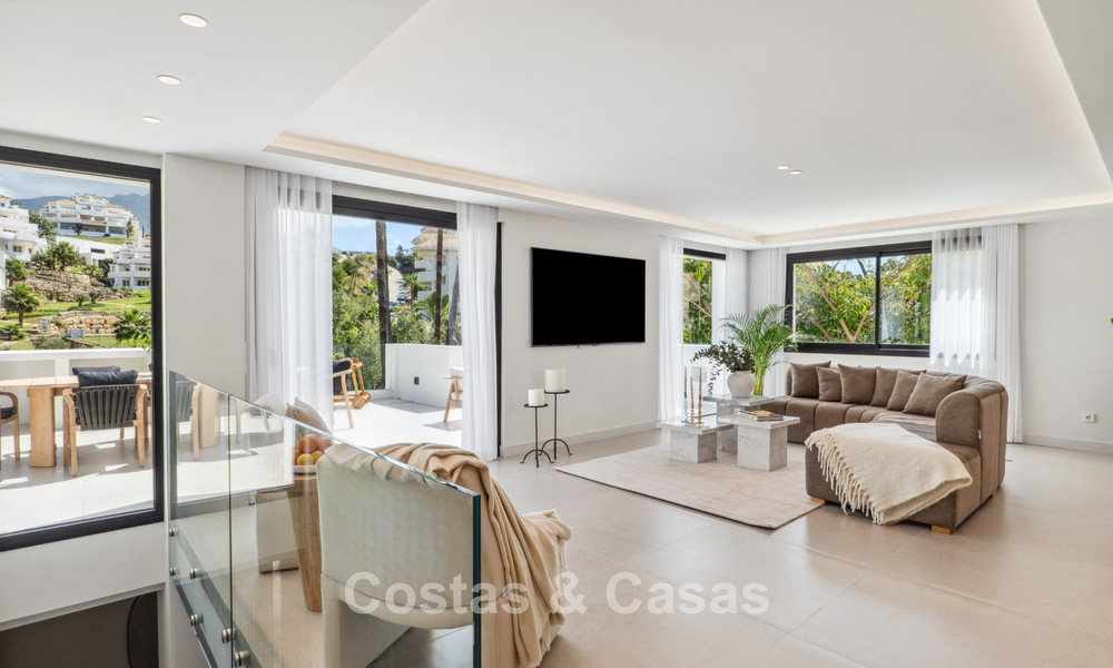 Nueva villa de lujo en venta con un estilo arquitectónico contemporáneo situada en una comunidad segura de Nueva Andalucia, Marbella 782514