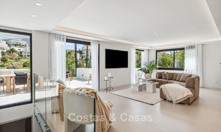 Nueva villa de lujo en venta con un estilo arquitectónico contemporáneo situada en una comunidad segura de Nueva Andalucia, Marbella 782514 