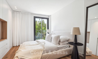 Nueva villa de lujo en venta con un estilo arquitectónico contemporáneo situada en una comunidad segura de Nueva Andalucia, Marbella 782521 