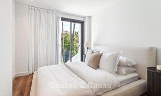 Nueva villa de lujo en venta con un estilo arquitectónico contemporáneo situada en una comunidad segura de Nueva Andalucia, Marbella 782523 