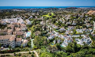 Nueva villa de lujo en venta con un estilo arquitectónico contemporáneo situada en una comunidad segura de Nueva Andalucia, Marbella 782526 