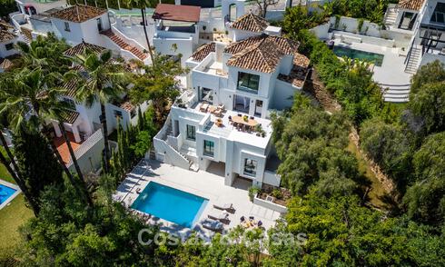 Nueva villa de lujo en venta con un estilo arquitectónico contemporáneo situada en una comunidad segura de Nueva Andalucia, Marbella 782528