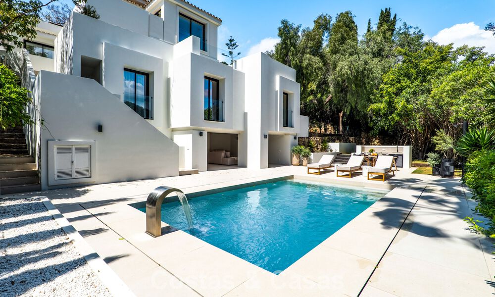 Nueva villa de lujo en venta con un estilo arquitectónico contemporáneo situada en una comunidad segura de Nueva Andalucia, Marbella 782531