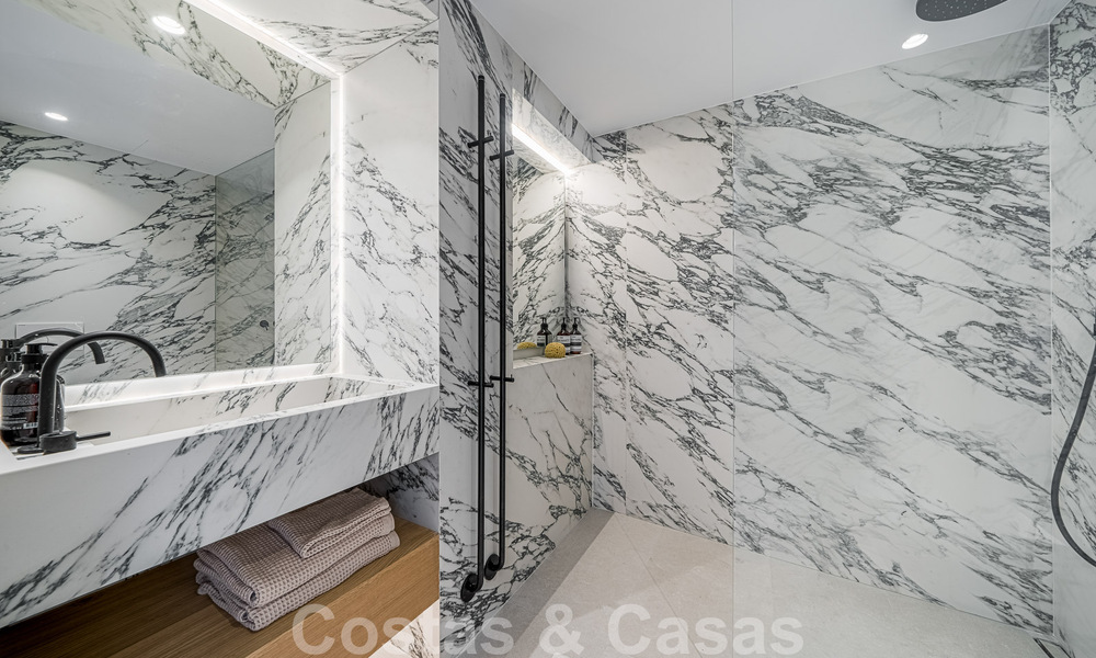 Apartamento totalmente reformado en venta, con gran terraza, a poca distancia de los servicios e incluso Puerto Banús, Marbella 51479