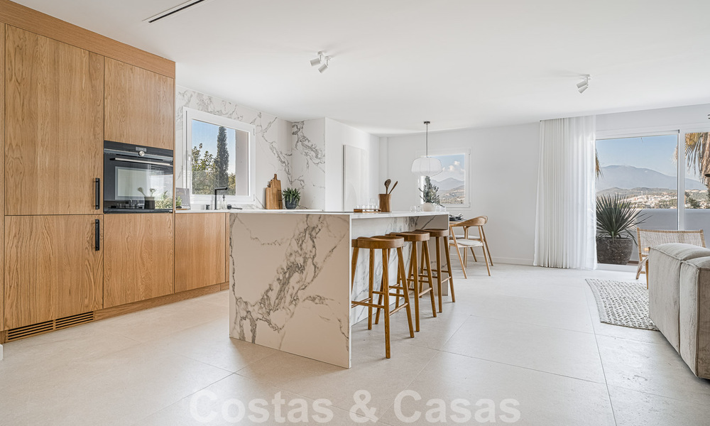 Apartamento totalmente reformado en venta, con gran terraza, a poca distancia de los servicios e incluso Puerto Banús, Marbella 51481