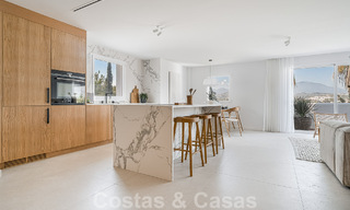 Apartamento totalmente reformado en venta, con gran terraza, a poca distancia de los servicios e incluso Puerto Banús, Marbella 51481 