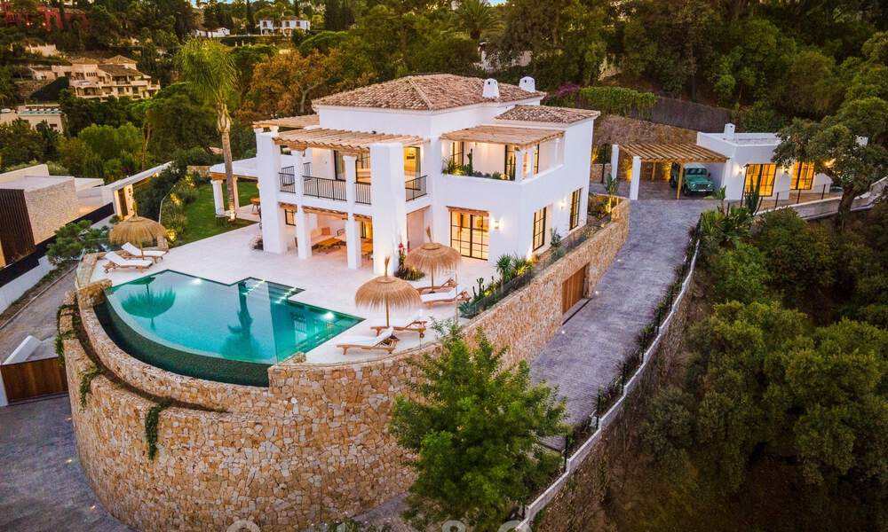 Sublime villa mediterránea de lujo con alojamiento para invitados e impresionantes vistas al mar en venta en El Madroñal, Marbella - Benahavis 51530
