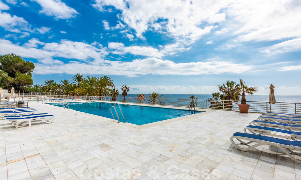 Apartamento de lujo en un exclusivo complejo de playa en la Milla de Oro a poco distancia del centro de Marbella 51608