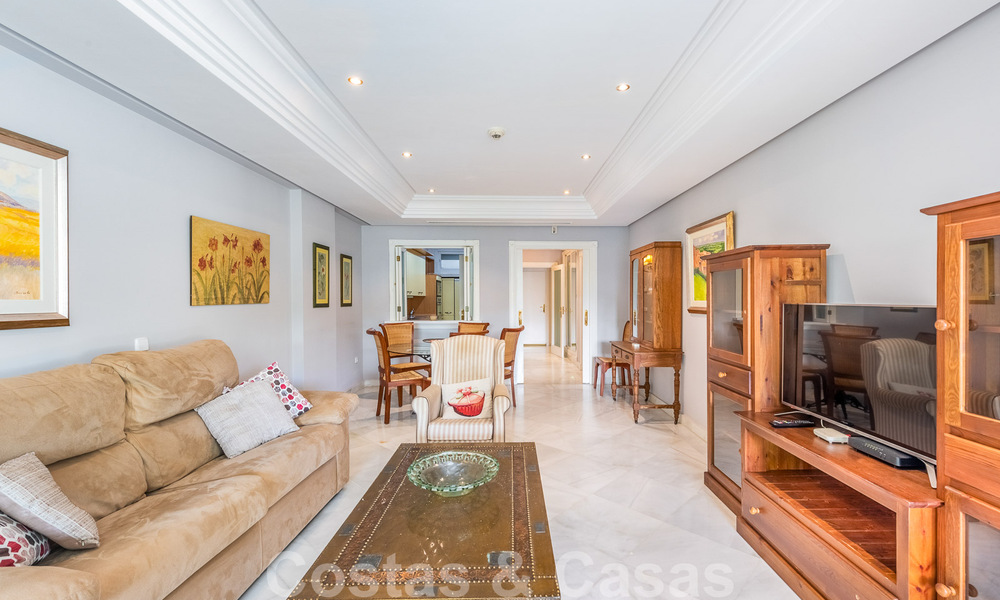 Apartamento de lujo en un exclusivo complejo de playa en la Milla de Oro a poco distancia del centro de Marbella 51618