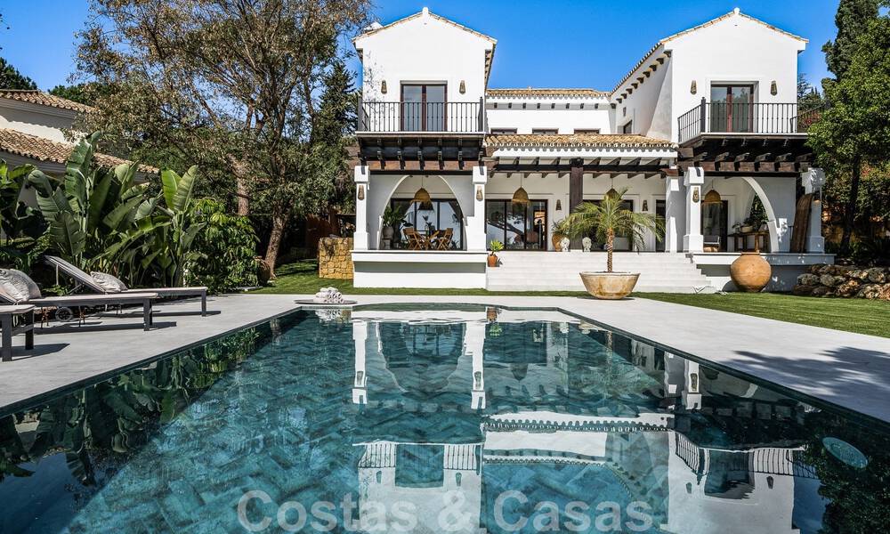 Lujosa villa andaluza con vistas parciales al mar en venta, al este de Marbella centro 52393