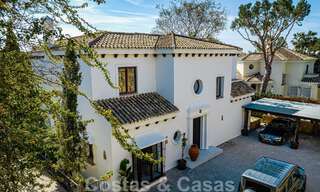 Lujosa villa andaluza con vistas parciales al mar en venta, al este de Marbella centro 52397 