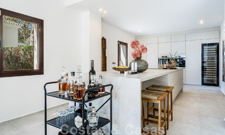 Lujosa villa andaluza con vistas parciales al mar en venta, al este de Marbella centro 52400 