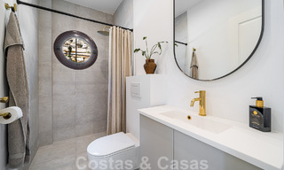 Lujosa villa andaluza con vistas parciales al mar en venta, al este de Marbella centro 52401 