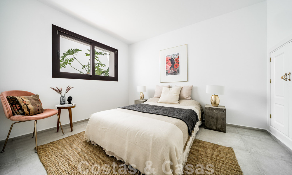 Lujosa villa andaluza con vistas parciales al mar en venta, al este de Marbella centro 52405