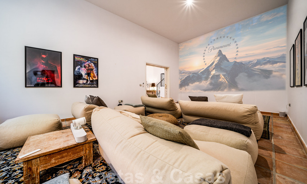 Lujosa villa andaluza con vistas parciales al mar en venta, al este de Marbella centro 52407