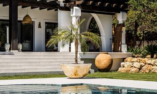 Lujosa villa andaluza con vistas parciales al mar en venta, al este de Marbella centro 52408 