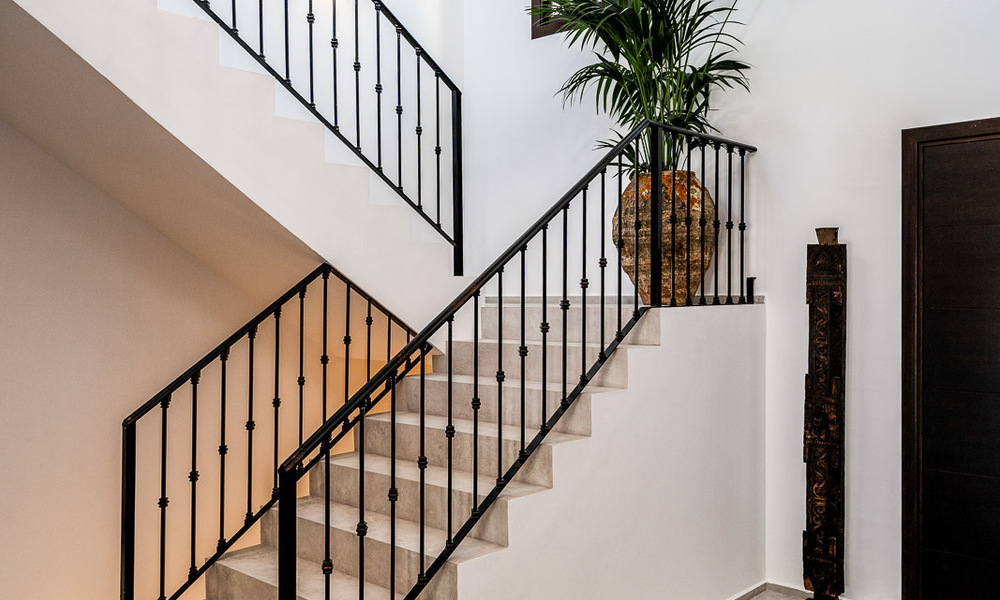 Lujosa villa andaluza con vistas parciales al mar en venta, al este de Marbella centro 52413