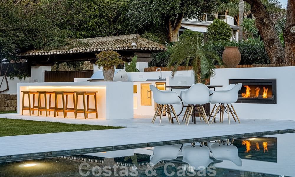 Lujosa villa andaluza con vistas parciales al mar en venta, al este de Marbella centro 52414