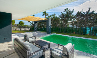 Villa de lujo en venta lista para entrar a vivir con vistas al mar en un complejo de golf cerca del centro de Estepona 52455 