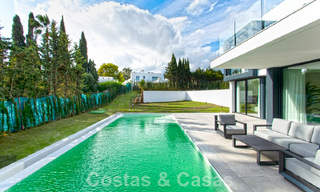 Villa de lujo en venta lista para entrar a vivir con vistas al mar en un complejo de golf cerca del centro de Estepona 52458 