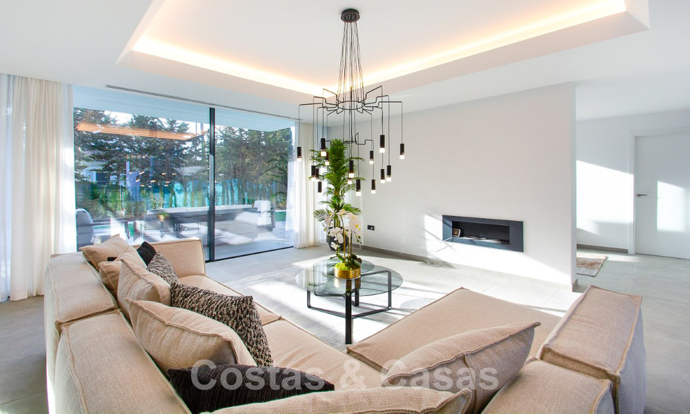 Villa de lujo en venta lista para entrar a vivir con vistas al mar en un complejo de golf cerca del centro de Estepona 52463