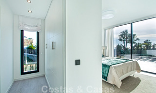 Villa de lujo en venta lista para entrar a vivir con vistas al mar en un complejo de golf cerca del centro de Estepona 52472 