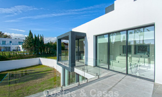 Villa de lujo en venta lista para entrar a vivir con vistas al mar en un complejo de golf cerca del centro de Estepona 52482 