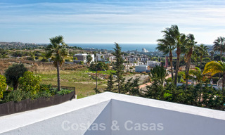 Villa de lujo en venta lista para entrar a vivir con vistas al mar en un complejo de golf cerca del centro de Estepona 52485 
