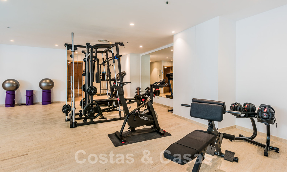 Espaciosa casa adosada de diseño contemporáneo en venta en Sierra Blanca en la Milla de Oro de Marbella 52566