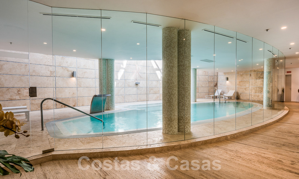 Espaciosa casa adosada de diseño contemporáneo en venta en Sierra Blanca en la Milla de Oro de Marbella 52568