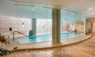 Espaciosa casa adosada de diseño contemporáneo en venta en Sierra Blanca en la Milla de Oro de Marbella 52568 